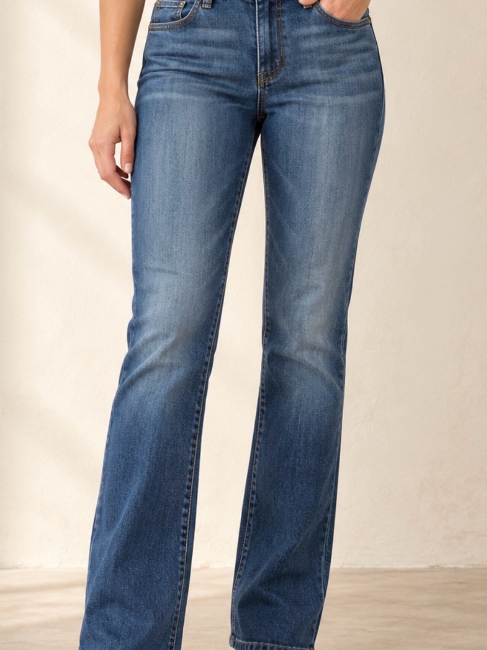 Kut from the Kloth Farrah Baby Bootcut Jeans Size 8 Medium Wash